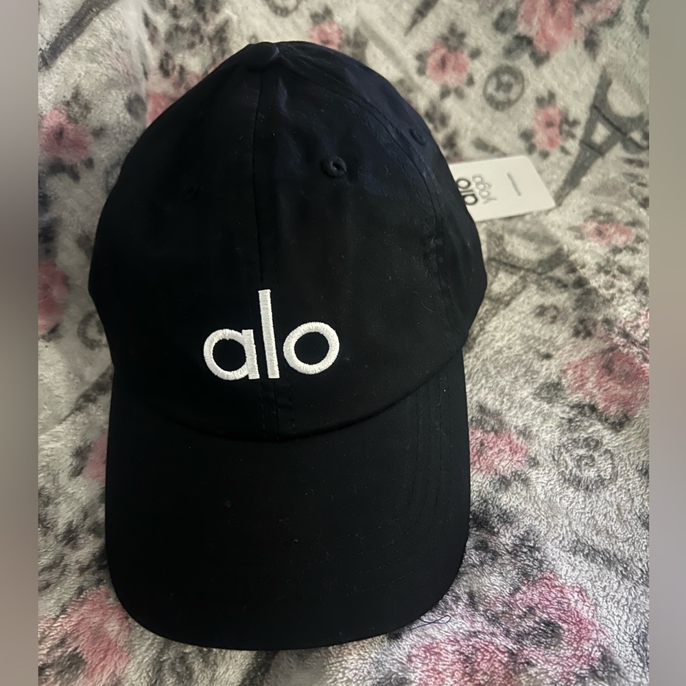 NWT ALO Yoga Black Off Duty Cap Hat White Logo Tag o/s